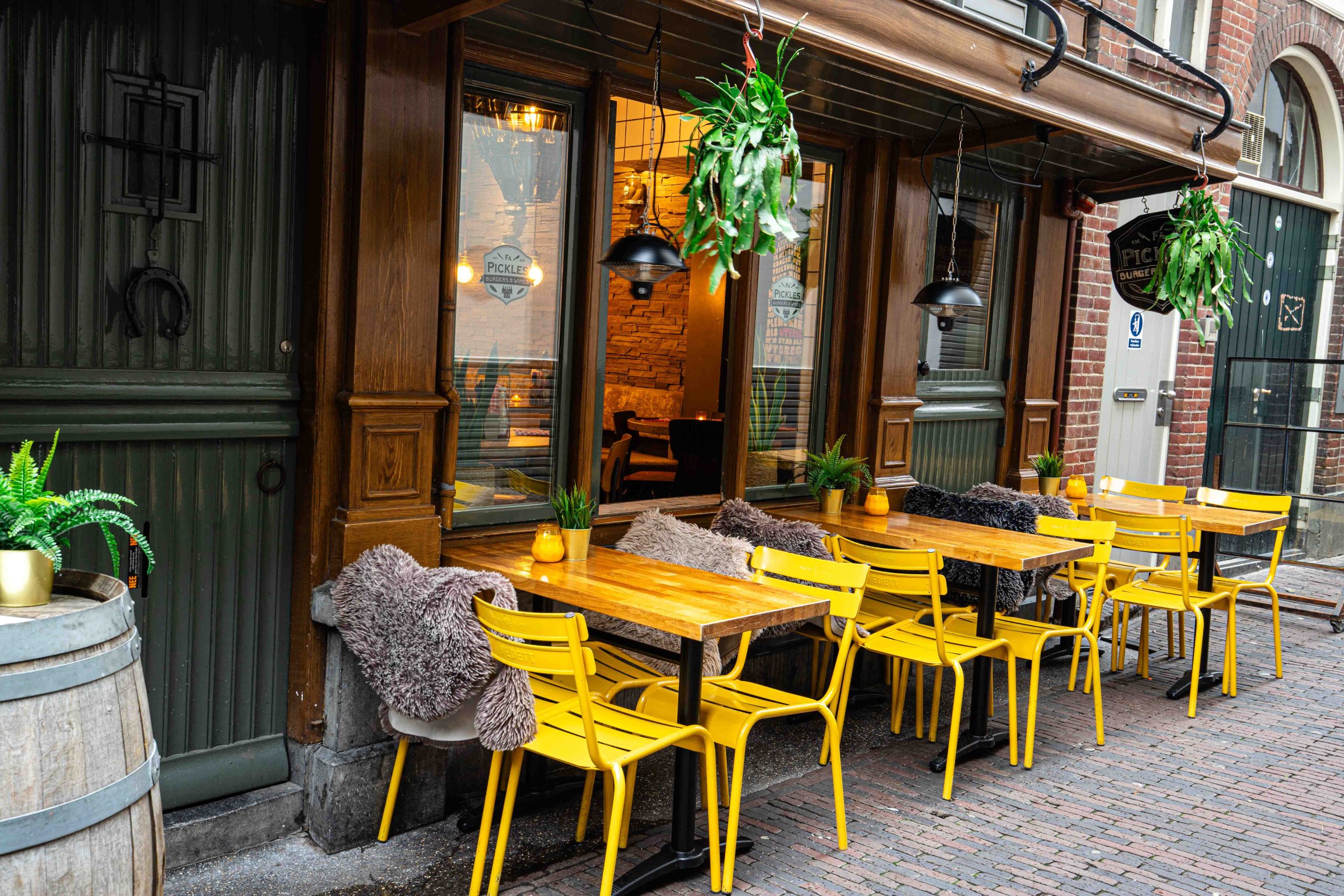 Restaurant exterior with outdoor seating